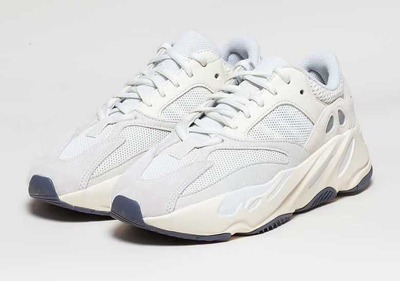  Adidas Yeezy Boost 700